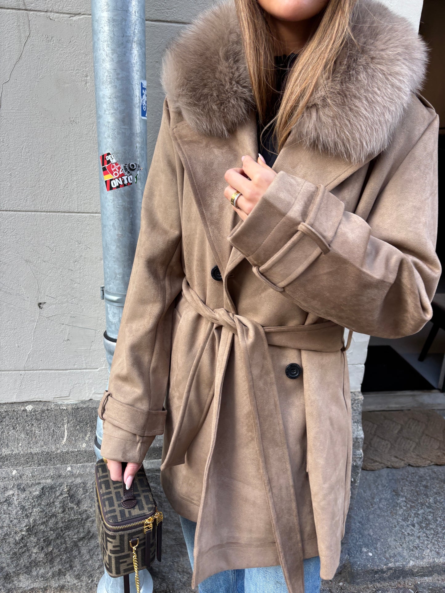 TRENCHCOAT SHORT // WARM SAND