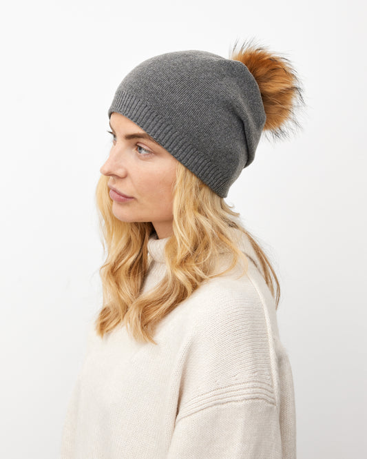 BEANIE PELSHUE // MØRKEGRÅ