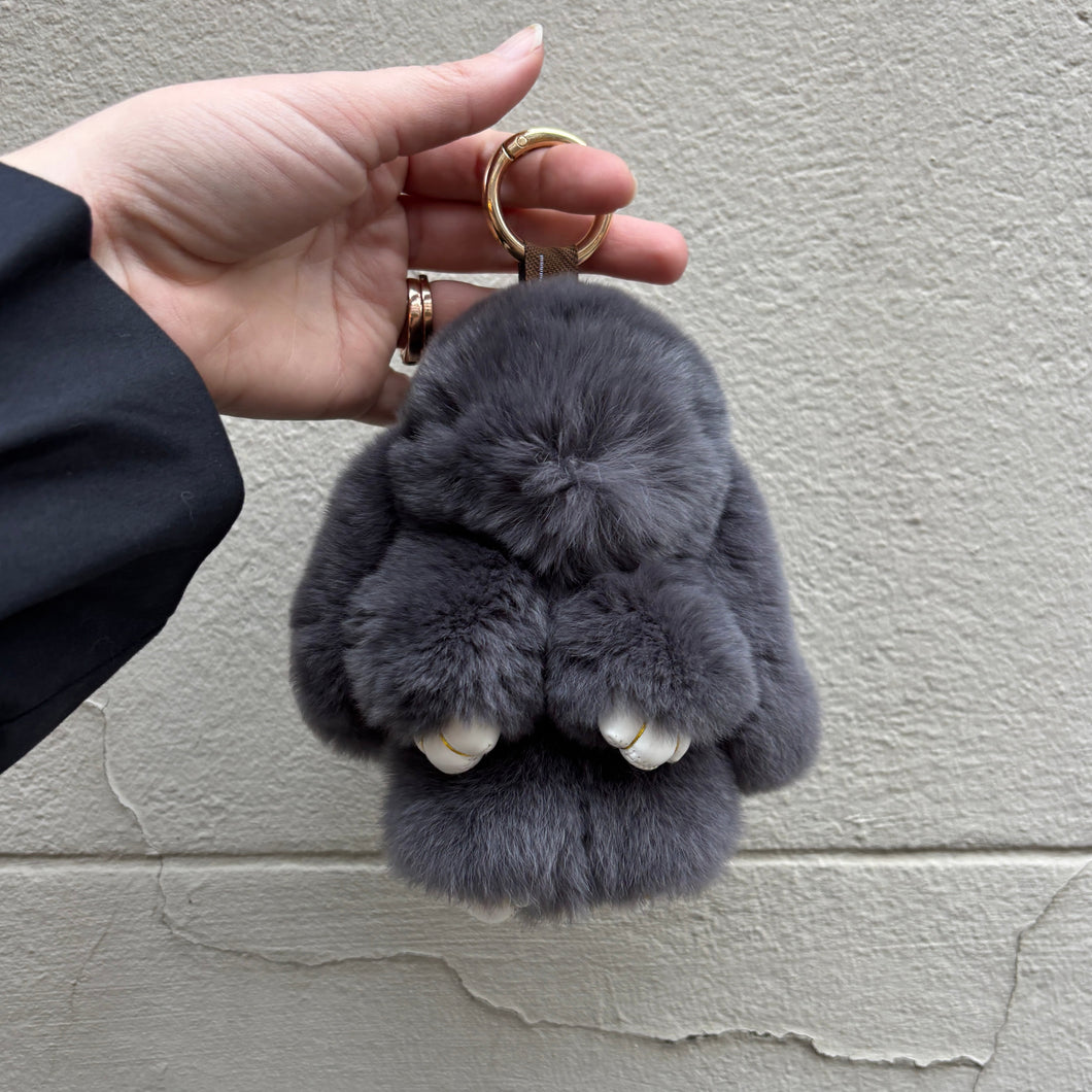 PELSNØGLERING BUNNY 15 CM // DARK GREY