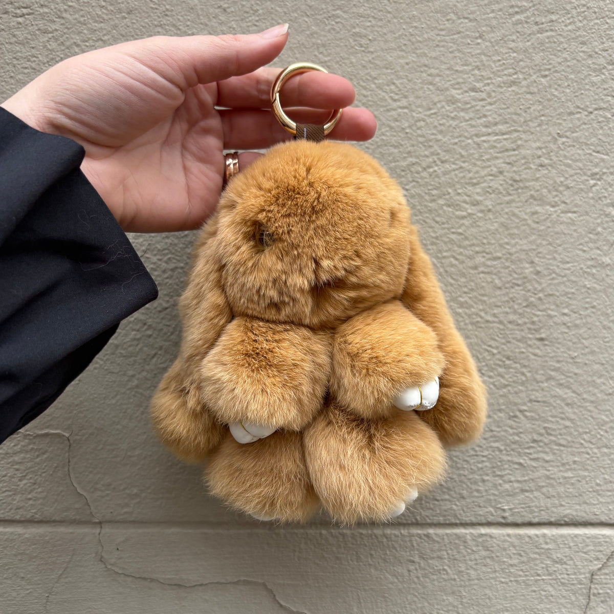 PELSNØGLERING BUNNY 18 CM // CARAMEL