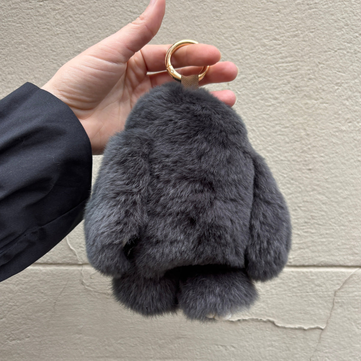 PELSNØGLERING BUNNY 18 CM // DARK GREY