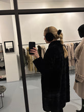 Load image into Gallery viewer, PELSJAKKE // BLACK (SALE)
