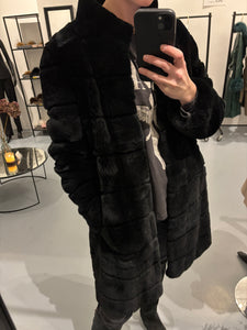 PELSJAKKE // BLACK (SALE)