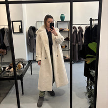 Load image into Gallery viewer, CRAWFORD COAT // IVORY

