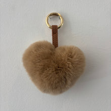 Load image into Gallery viewer, PELSNØGLERING HEART // BROWN
