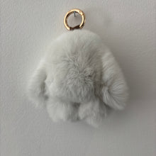 Load image into Gallery viewer, PELSNØGLERING BUNNY (S) // LIGHT GREY
