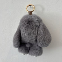 Load image into Gallery viewer, PELSNØGLERING BUNNY (M) // IRON GREY
