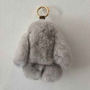 PELSNØGLERING BUNNY (M) // LIGHT GREY