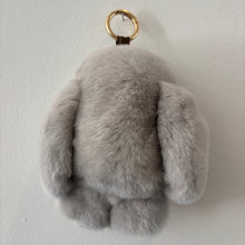 Load image into Gallery viewer, PELSNØGLERING BUNNY (L) // LIGHT GREY
