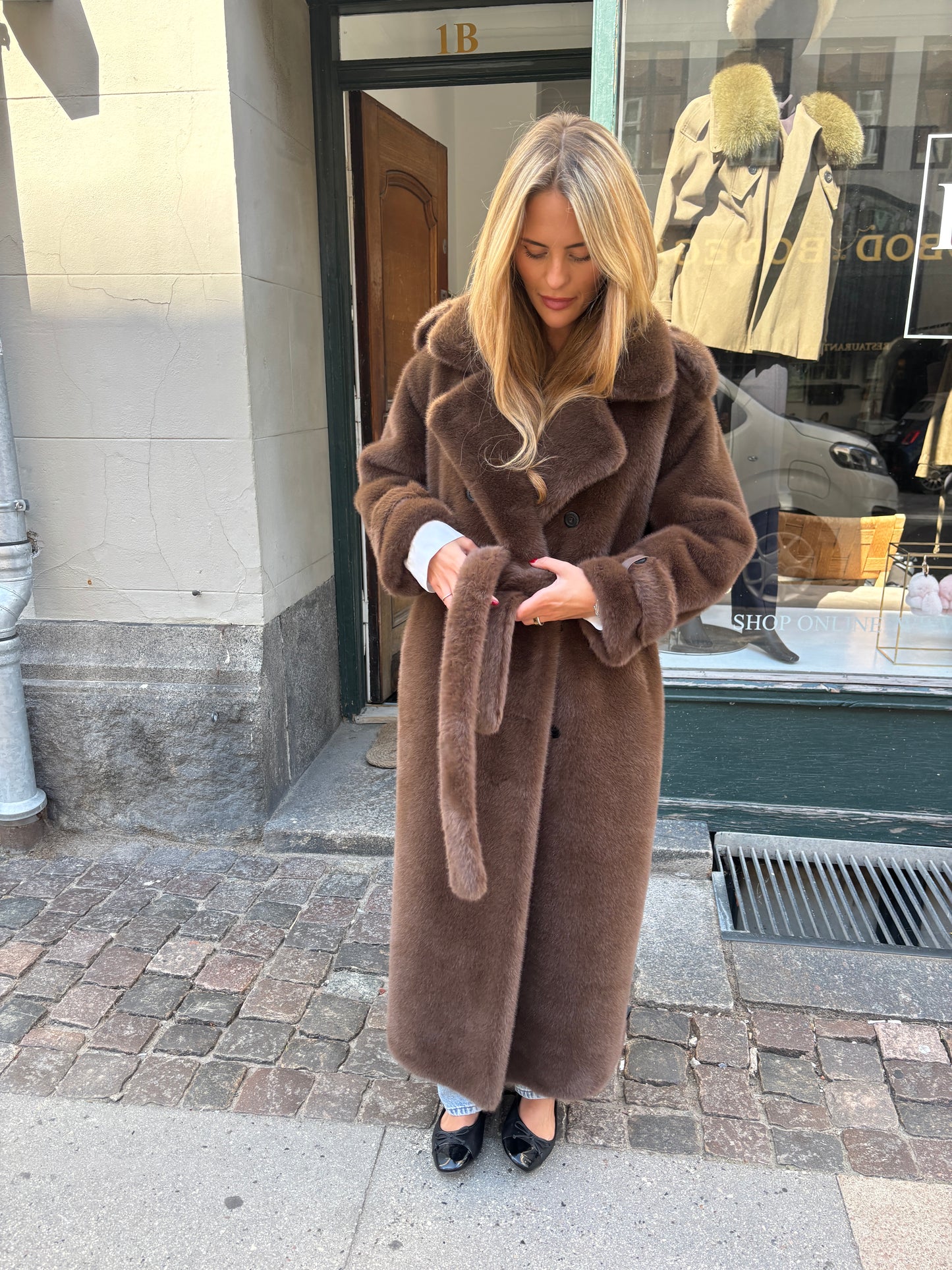 CRAWFORD COAT // DARK BROWN