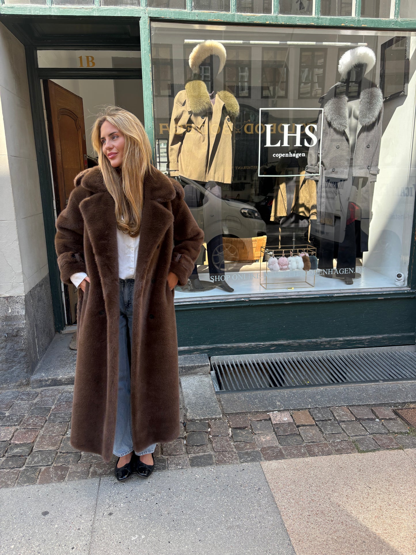 CRAWFORD COAT // DARK BROWN