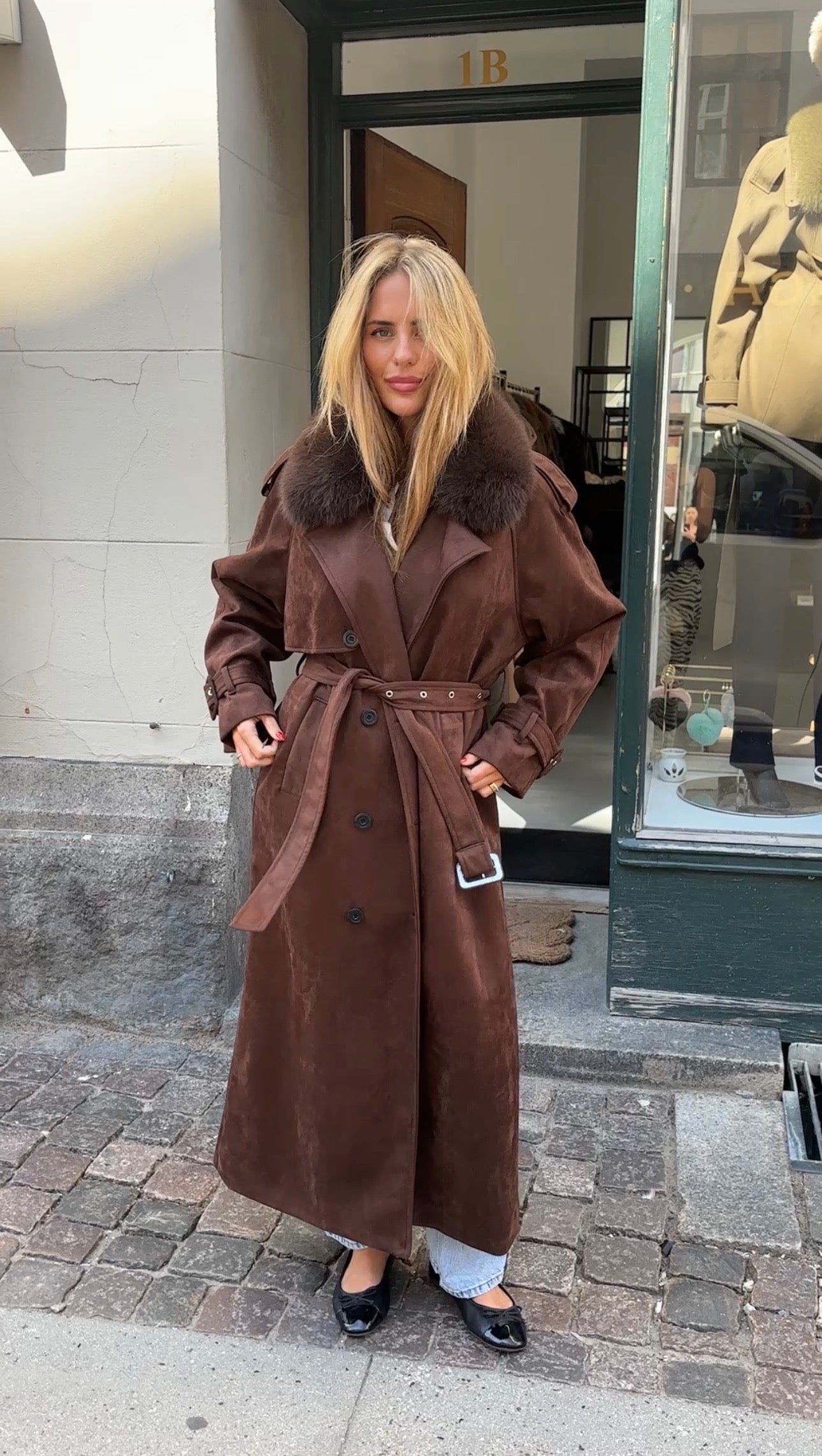 TRENCHCOAT // DARK BROWN