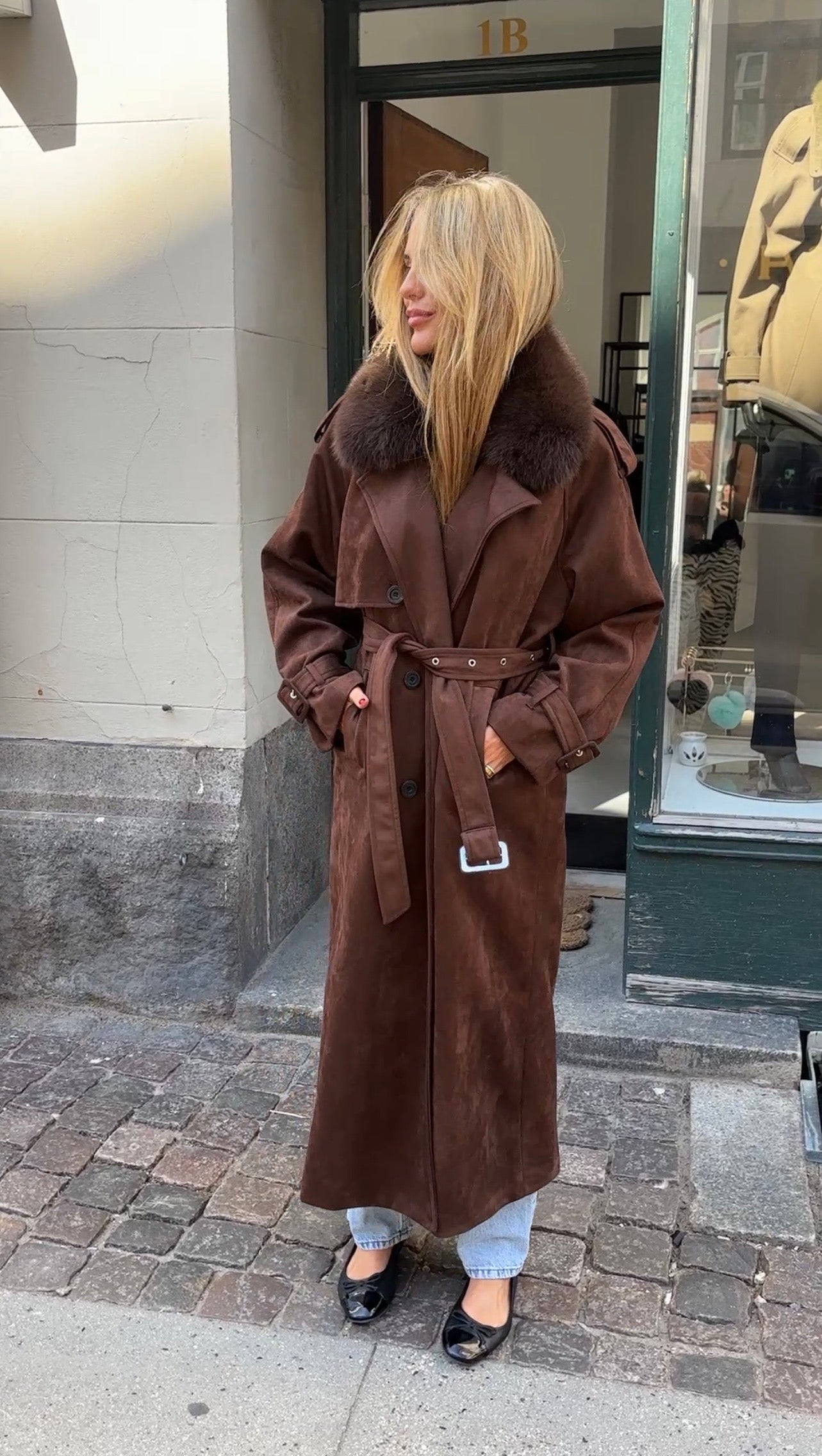 TRENCHCOAT // DARK BROWN