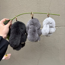 Load image into Gallery viewer, PELSNØGLERING BUNNY 18 CM // CARAMEL
