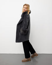 Load image into Gallery viewer, TEDDY CLASSIC // DARK GREY
