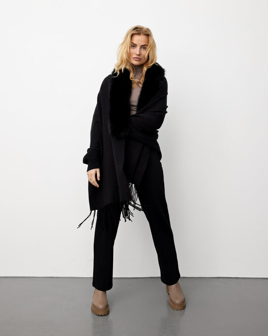 PONCHO // BLACK