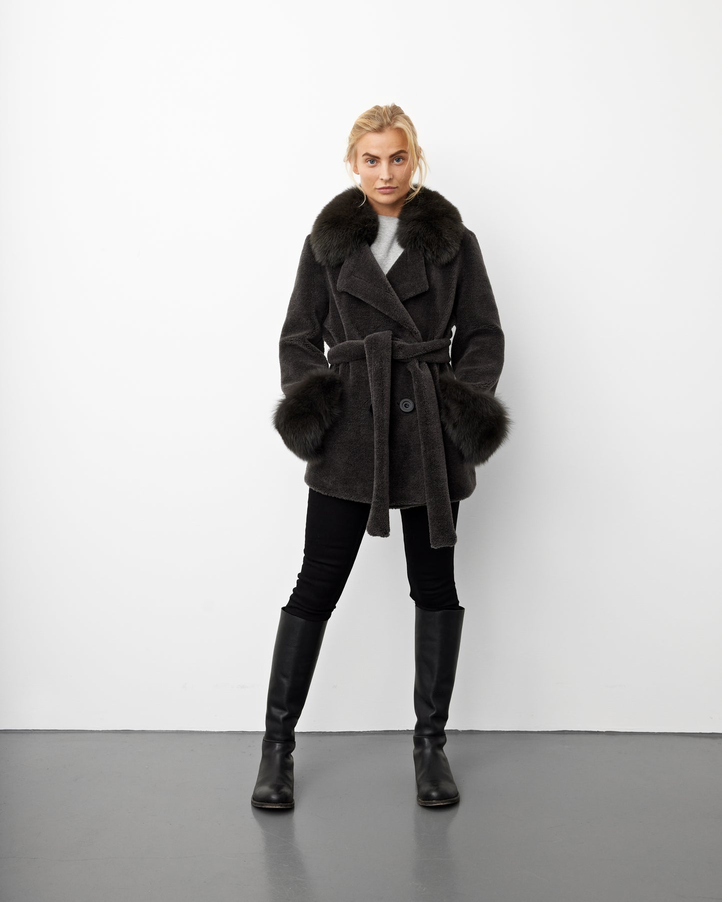 TEDDY SHORT // DARK GREY