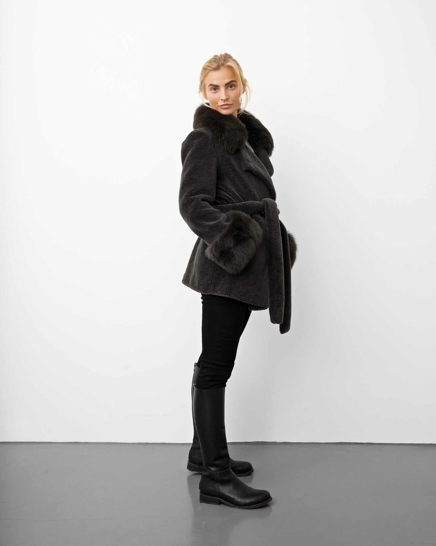 TEDDY SHORT // DARK GREY