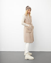 Load image into Gallery viewer, CASHMERE VEST // BEIGE
