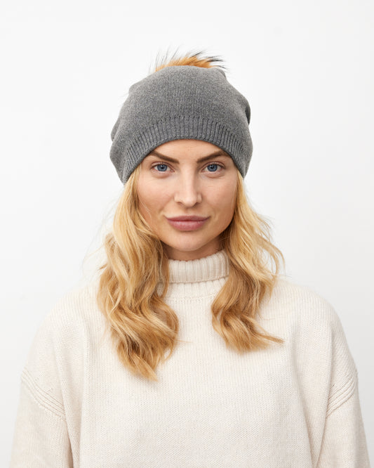 BEANIE PELSHUE // MØRKEGRÅ