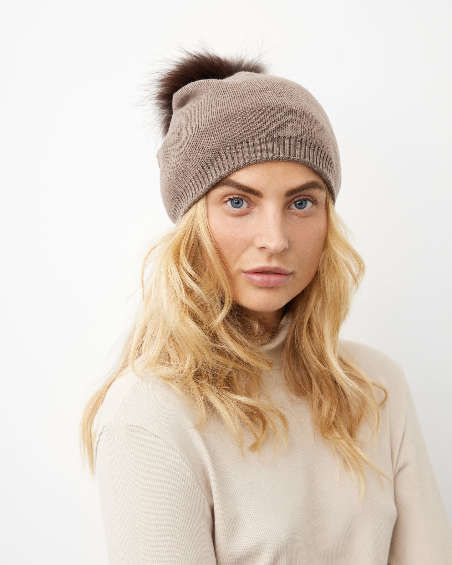 BEANIE PELSHUE // DARK BROWN