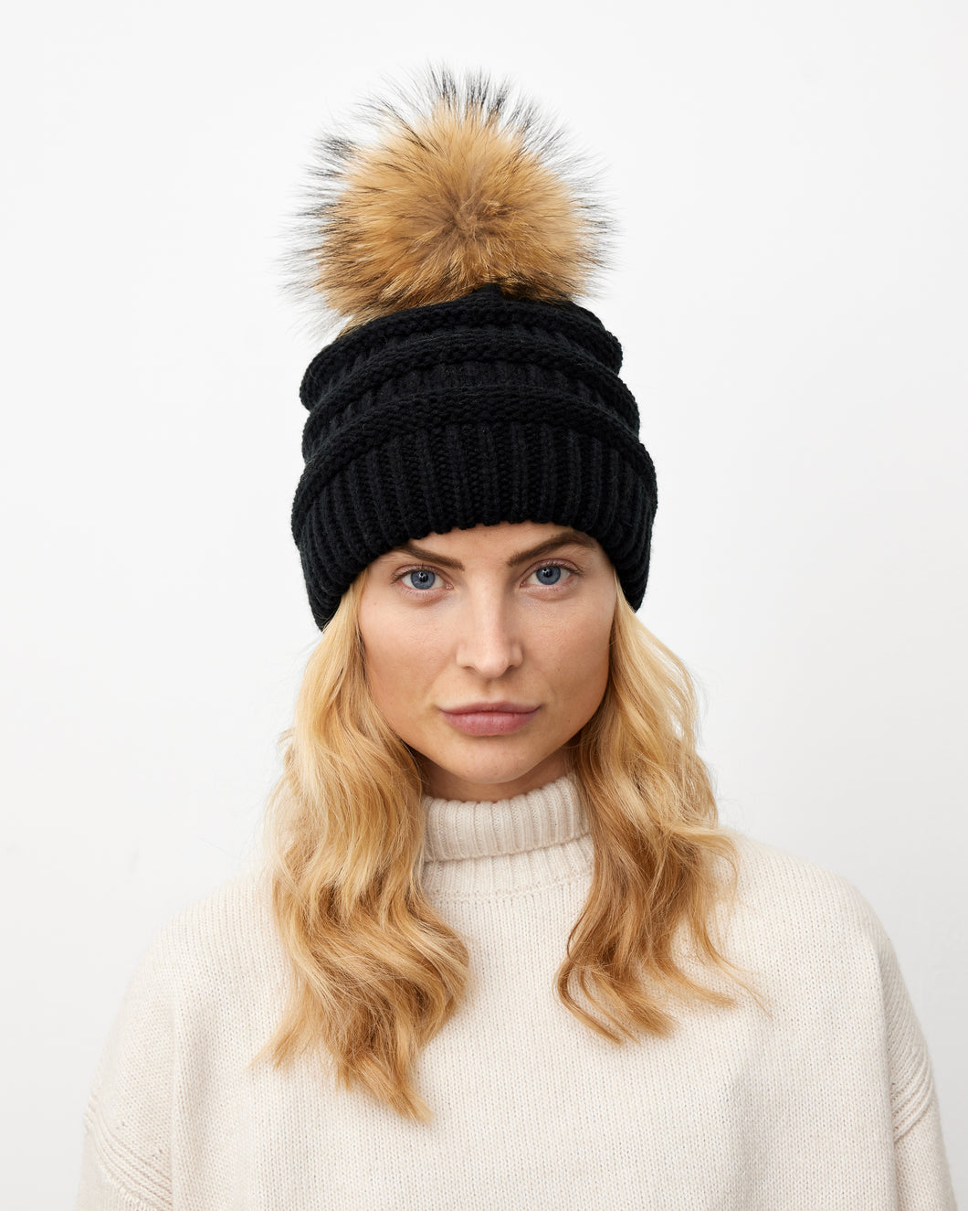 STRIKKET PELSHUE // BLACK