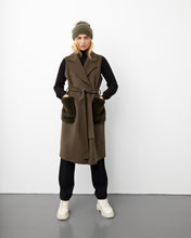 Load image into Gallery viewer, CASHMERE VEST // ARMYBRUN
