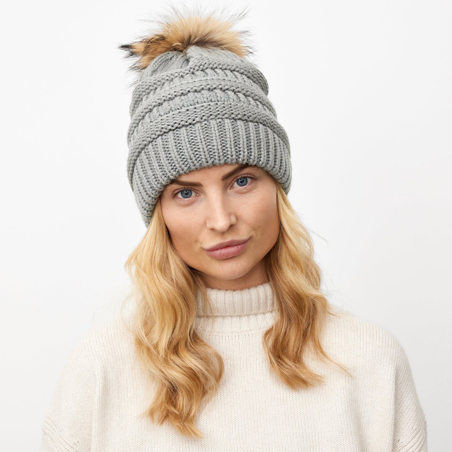 STRIKKET PELSHUE // GREY
