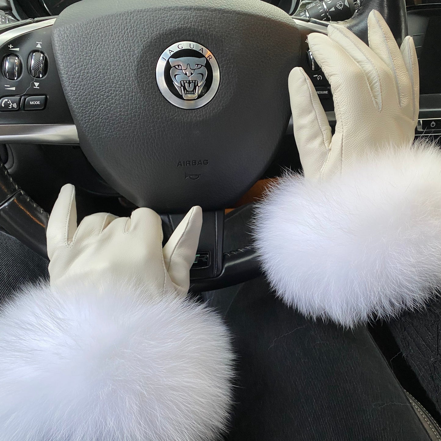 LEATHER GLOVES WITH FUR // WHITE